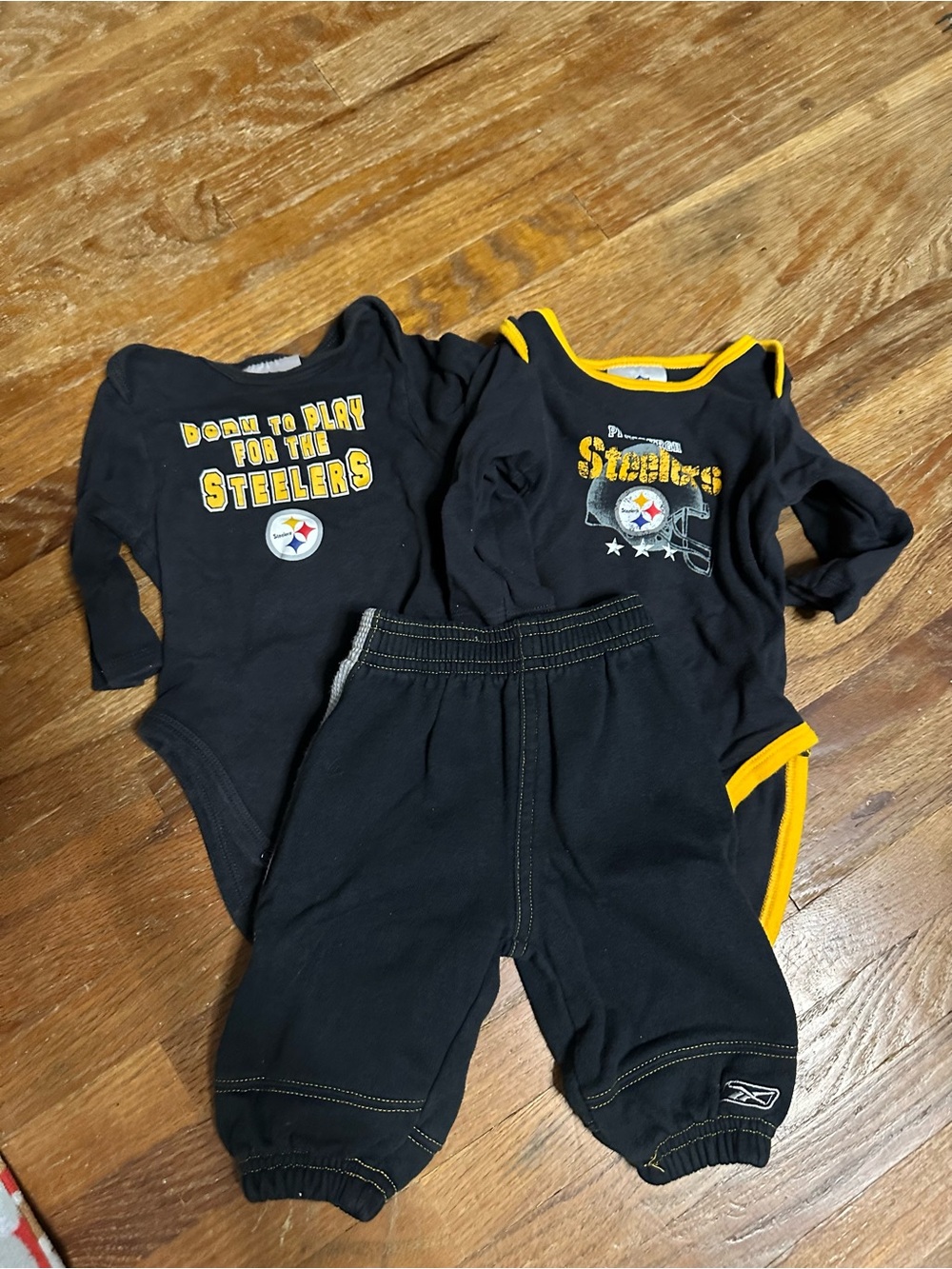 Pittsburgh Steelers Infant Long-Sleeve Bodysuit Set in Black and Gold